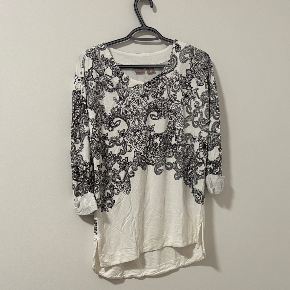 5/$20 Chico's Black and White Paisley Blouse Size 0